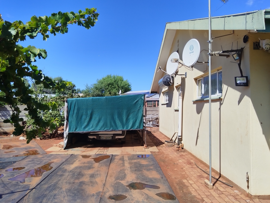 4 Bedroom Property for Sale in Warrenton Northern Cape